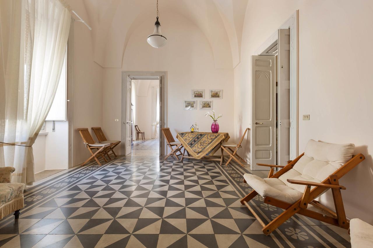 Palazzo Piccinno Parabita Exterior photo